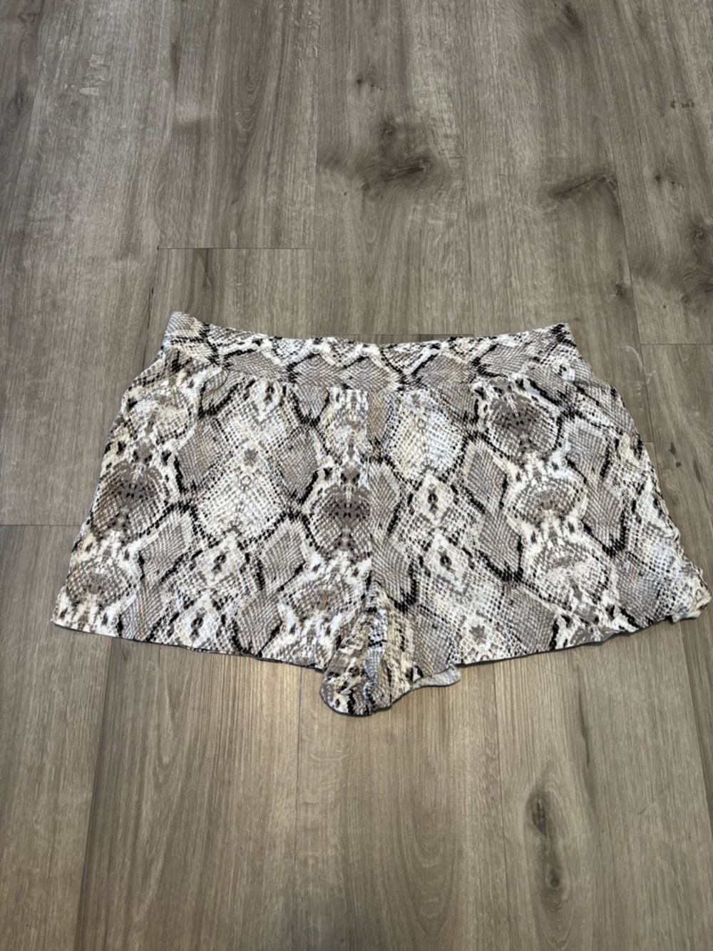 °❀ Apt. 9 Snake Print Shorts in Beige and Gray °❀